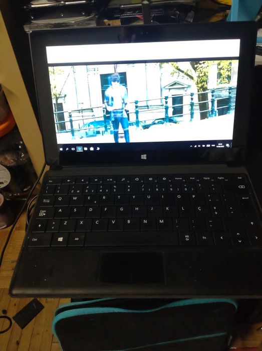 Surface RT com Windows 10 mobile. Office completo. Ecrã Touch