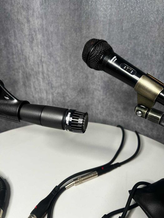 Efekt wokalno-gitarowy TC Helicon Harmony G XT, mikrofony i stojaki