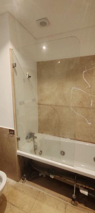 Painel fixo resguardo de banheira