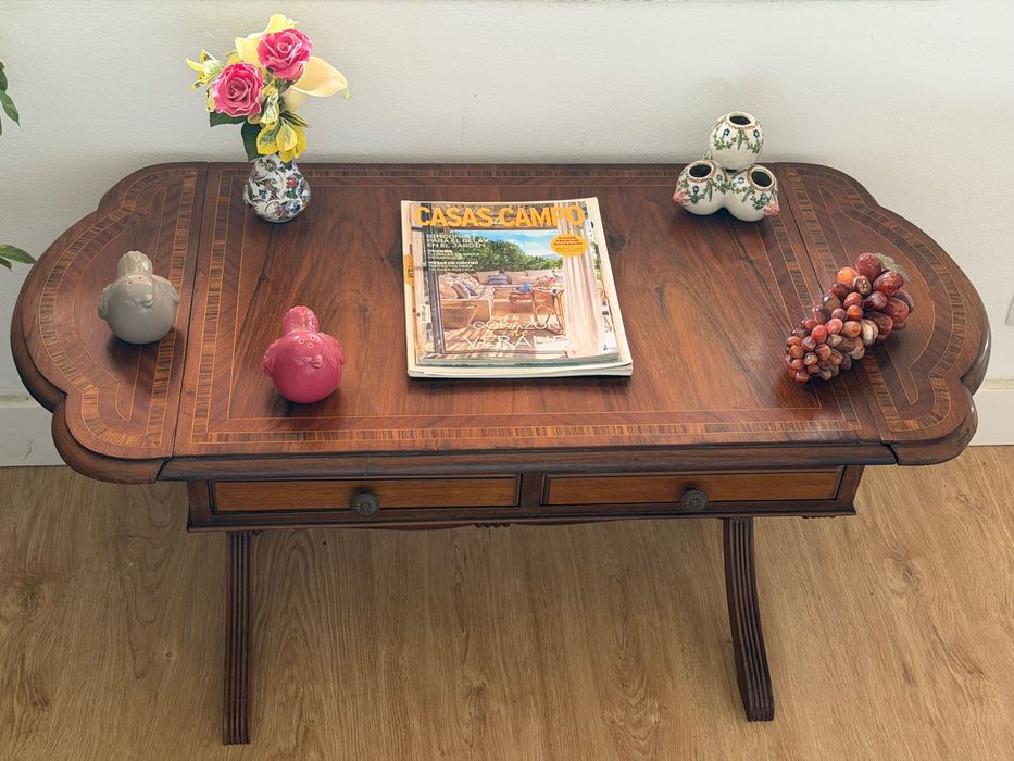 Mesa de centro com abas