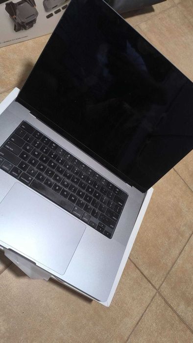 Macbook pro M2 Max 38GB 1 TB 16 cali - uszkodzony