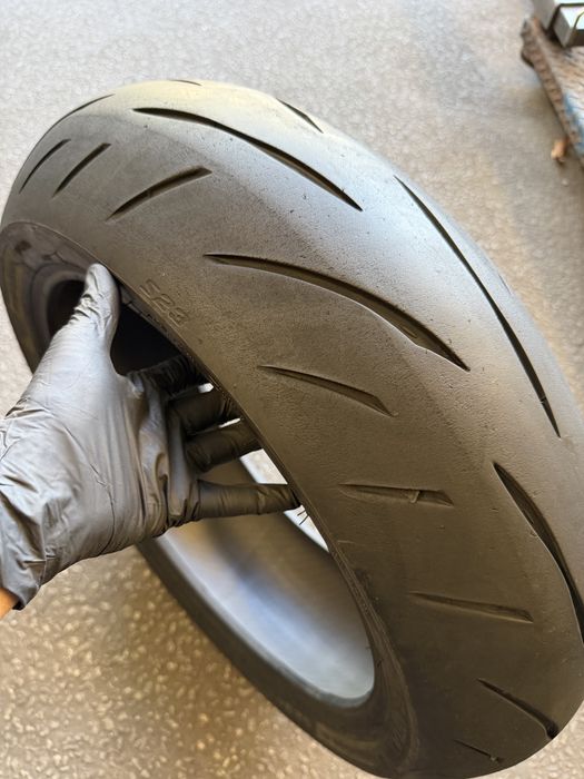 Pneu de mota 200/55/17 Bridgestone Battlax S23