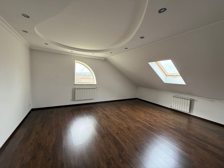 Сучасний будинок в с. Магала