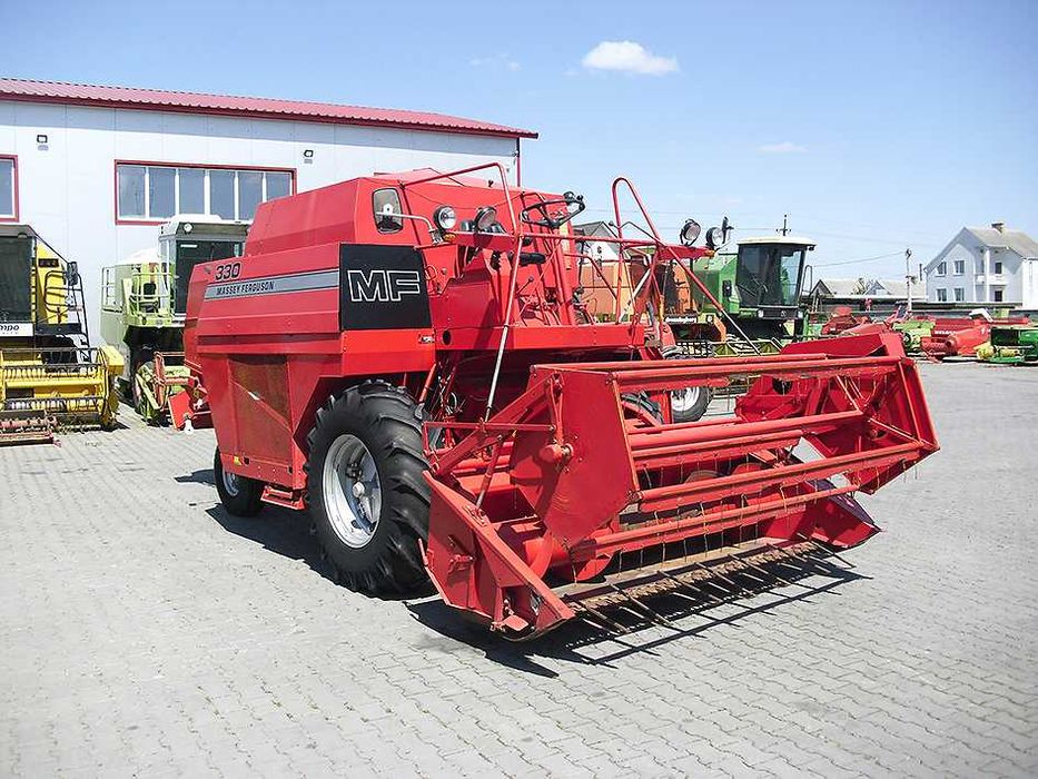 Зерноуборочный комбайн Massey Ferguson 330