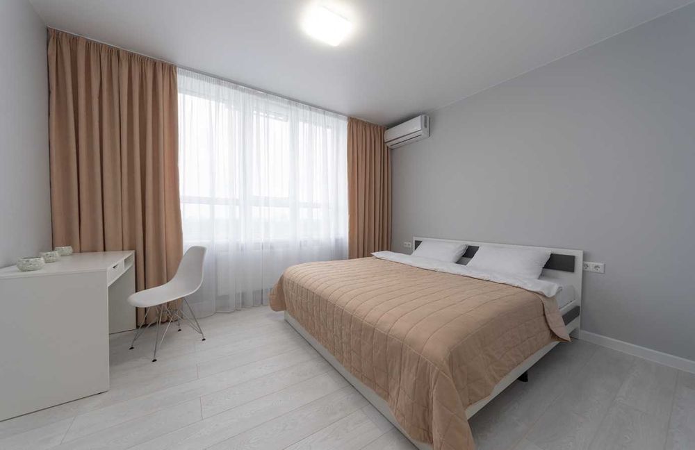 Подобово - студія з ремонтом, у будинку з Генератором, 5 хв. до метро.