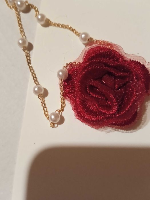 Nowy Czerwony choker z perłami