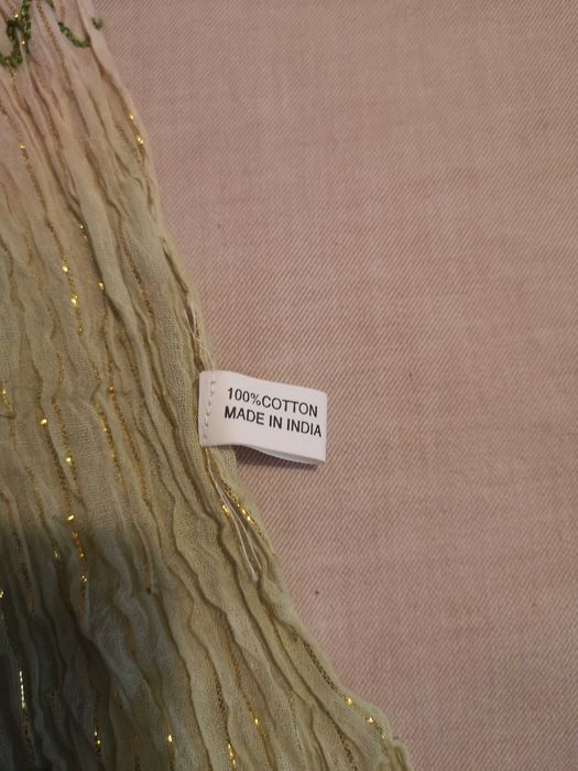 Echarpe rosa/verde com fio dourado