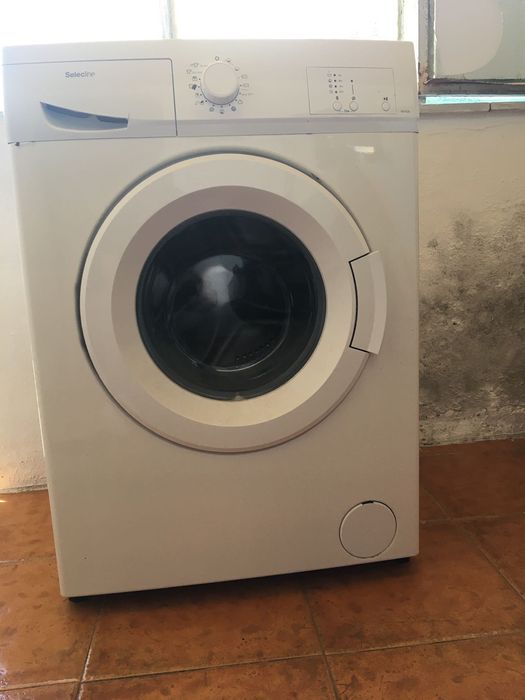 Máquina com defeito desconhecido,valor negociável..