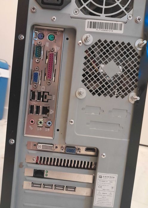 Sprzedam tanio komputer stacjonarny