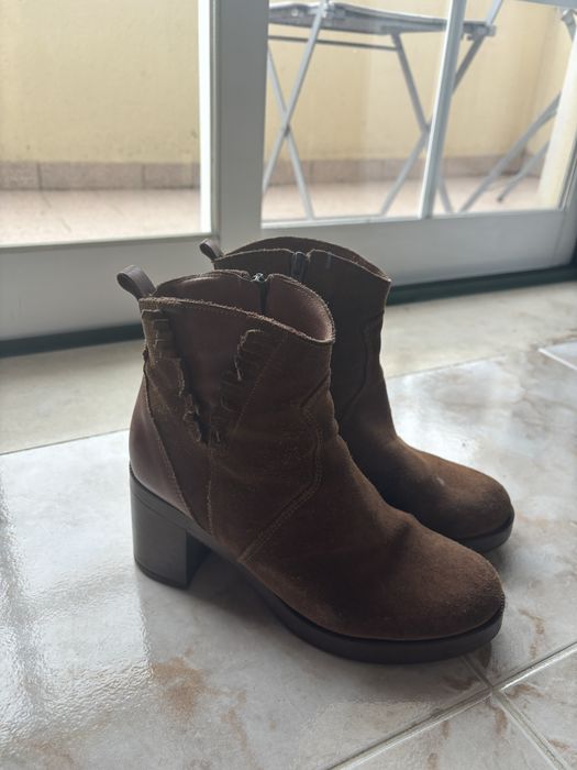 Botas em camurça 38
