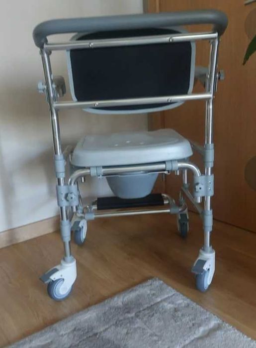 Cadeira de banho e sanitária para pessoa ate 150kg