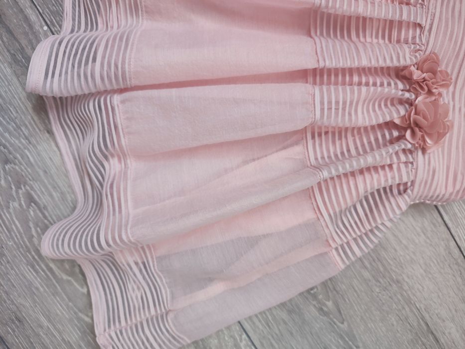 Różowa elegancka sukienka H&M 86