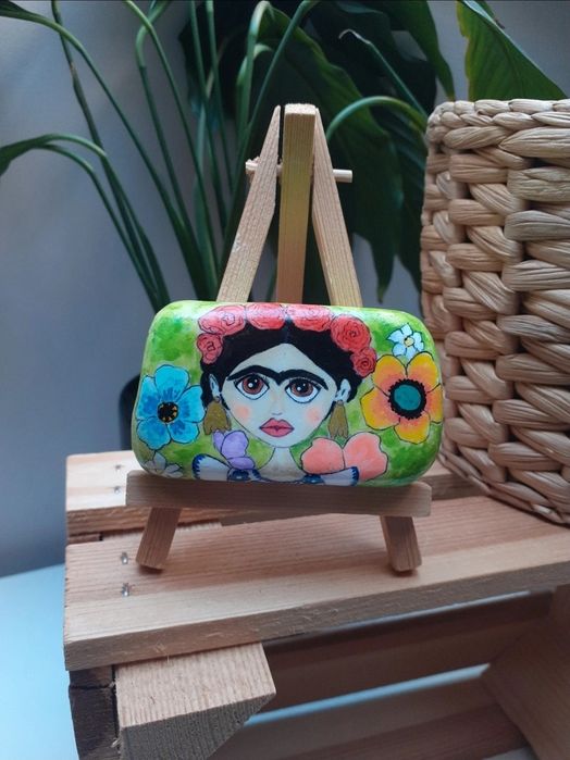 Frida, malowany kamień, prezent, upominek, ozdoba
