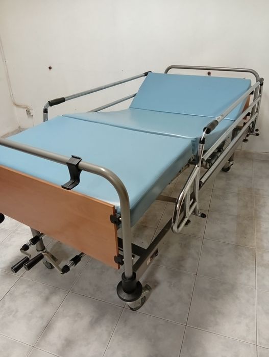 Cama Hospitalar Articulada Manual com Colchão e Grades