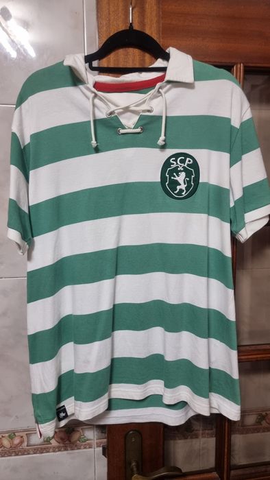 Camisola  retro do sporting   a homenagem  aos violinos.