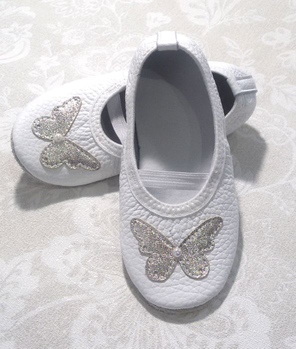 Шкіряні чешки з метеликом