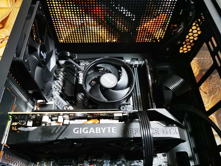 Computador gaming, práticamente novo