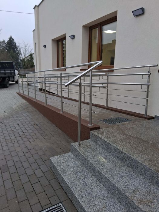 Balustradą ze stali kwasoodpornej