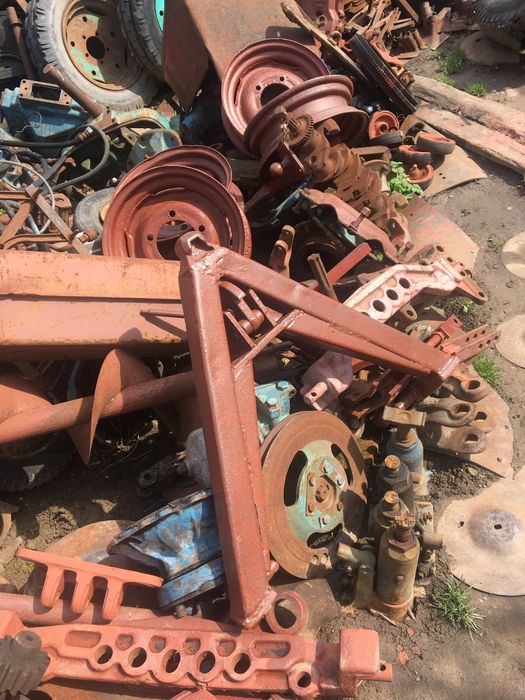 Продам запчастини до різних тракторів 80-90р.