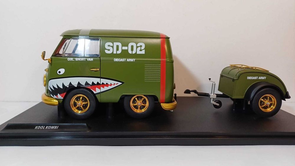 1/18 VW Pão de Forma Kool Kombi Diecast army - Solido