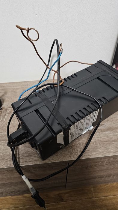 Бесперебійник під акумулятор