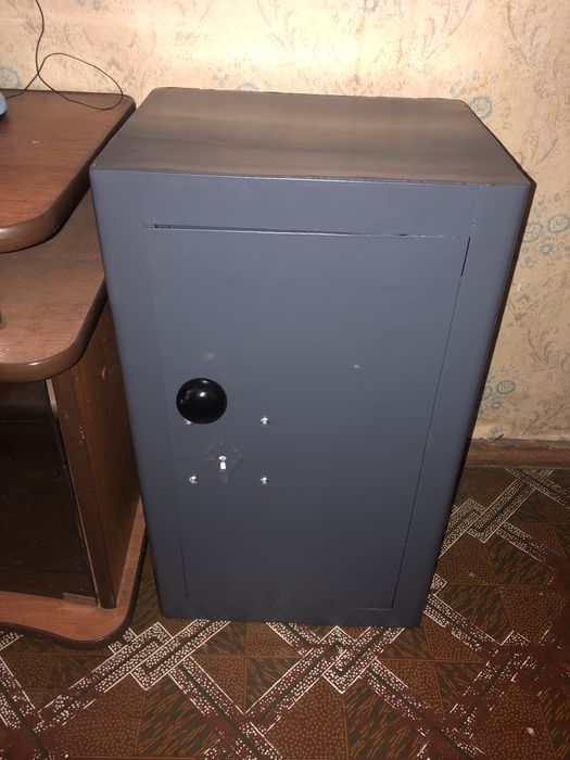 Сейф металический