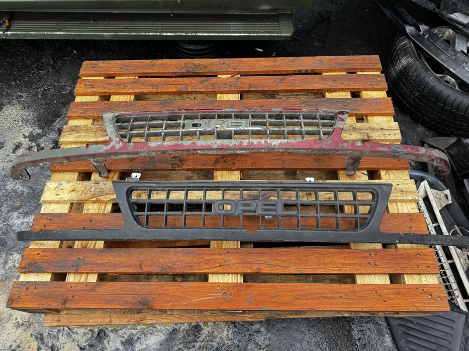 Решітка радіатора опель фронтера а opel frontera a