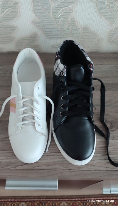 Якісні нові кросовки унісекс