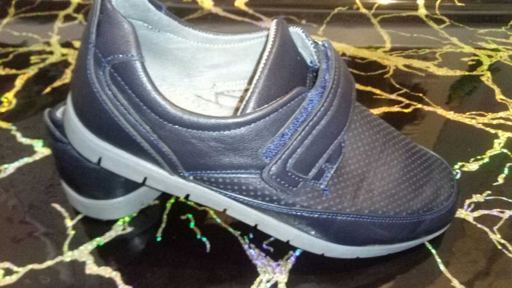 Продам туфли на мальчика