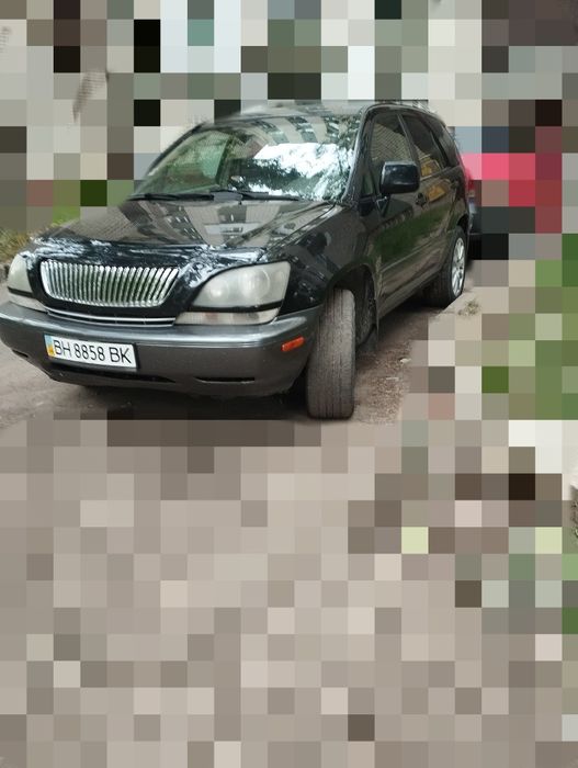 Лексус РХ 300 2000 року.