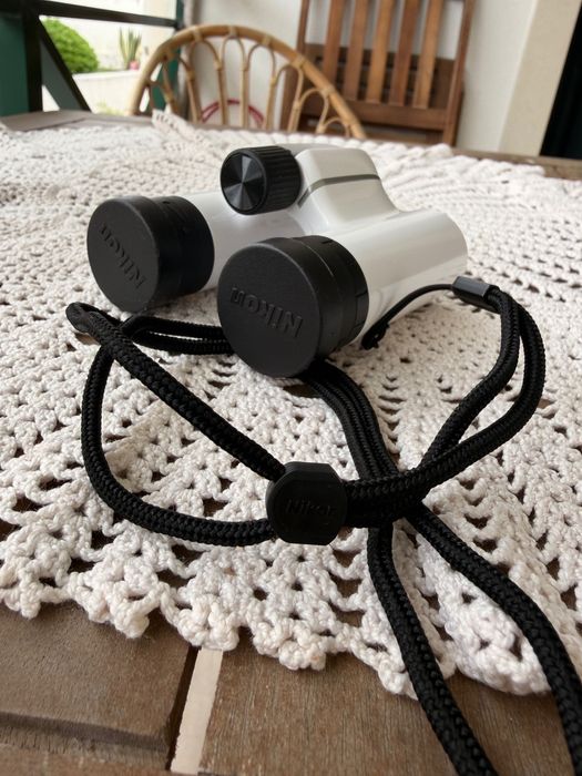 Binóculos Nikon Aculon T02 8x21 – Excelente Estado