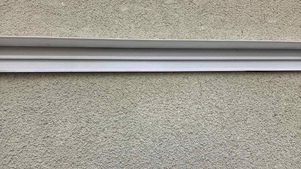 Подарую алюмінієвий карниз