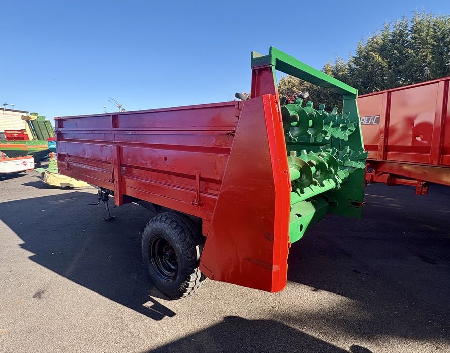 reboque espalhador de estrume