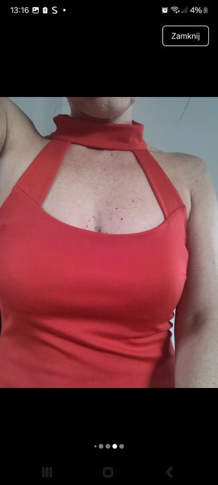 Czerwona sukienka podkreślająCa Biust M