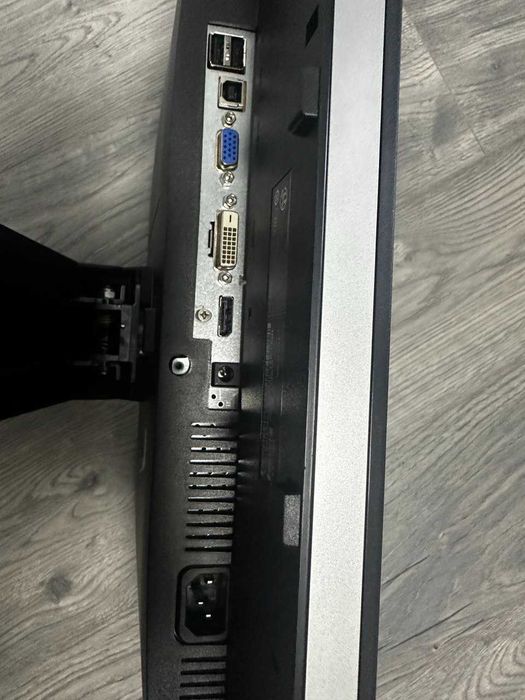 Монитор DELL Ultrasharp U2312Hm / 23 Дюймів / IPS / 1920x1080