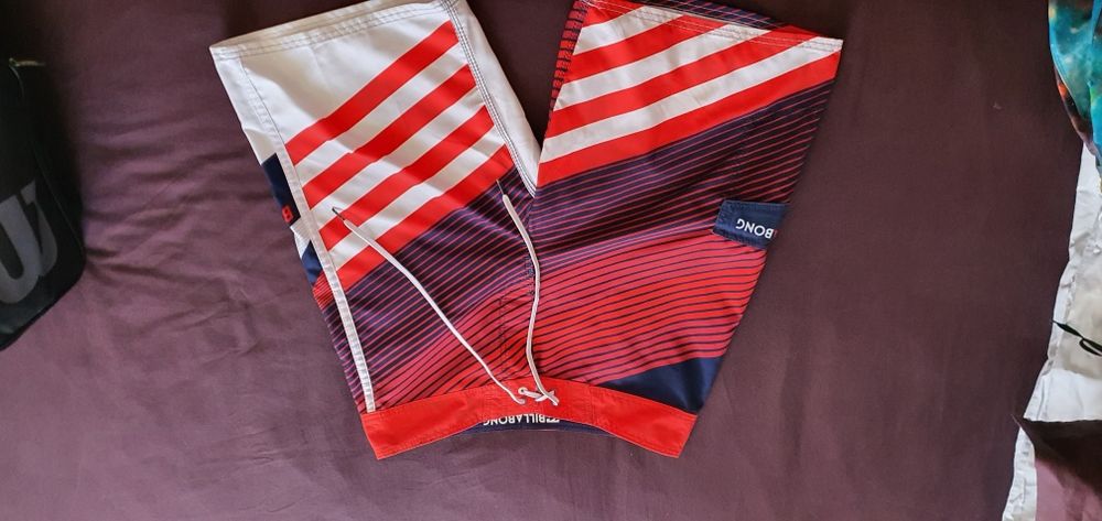 Calções praia surf Billabong novos 32