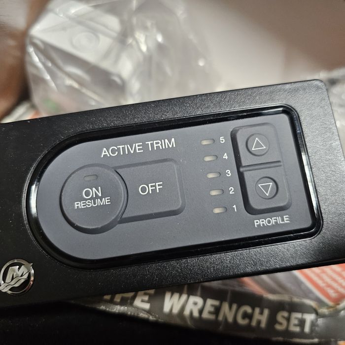 Activ tream Mercury automatyczne trymowanie silnika