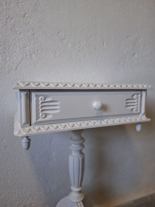 Mesa de cabeceira antiga