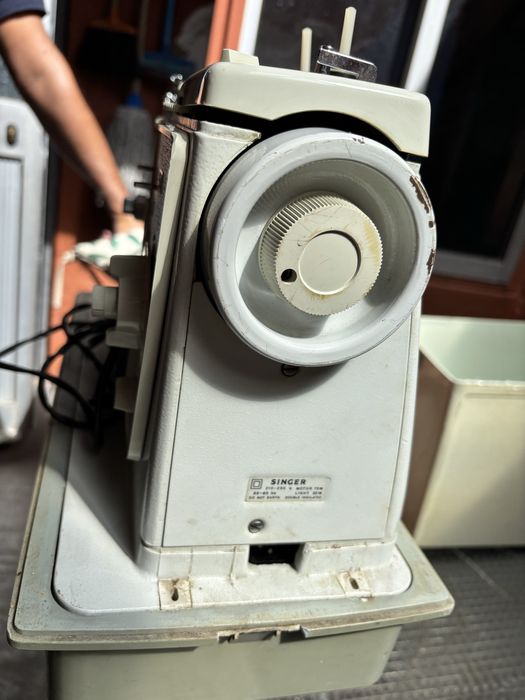 Maquina de costura Antiga da Singer para peças ou decoracao