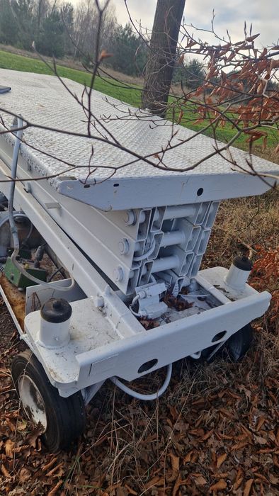 Podnosnik nożycowy JLG