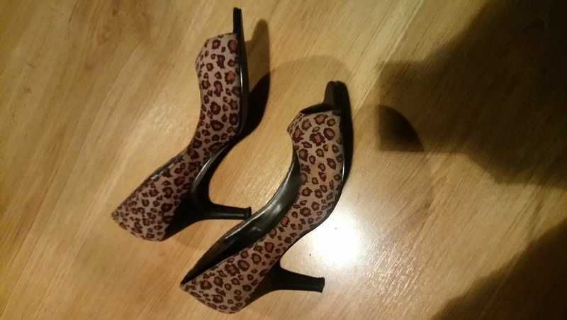 Buty na szpilce panterki