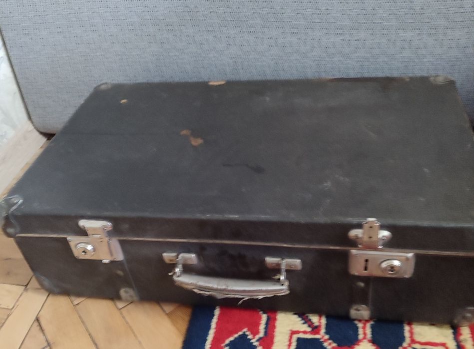 Продам винтажный чемодан.
