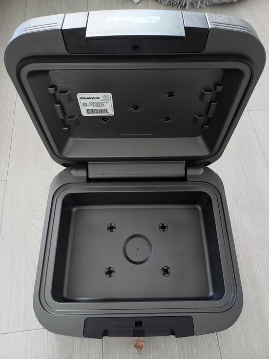 OGNIOODPORNA walizka/sejf Master Lock