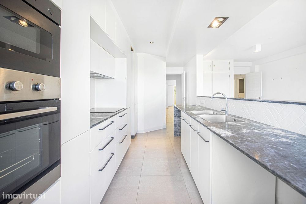 Apartamento T3+1 em Carnaxide
