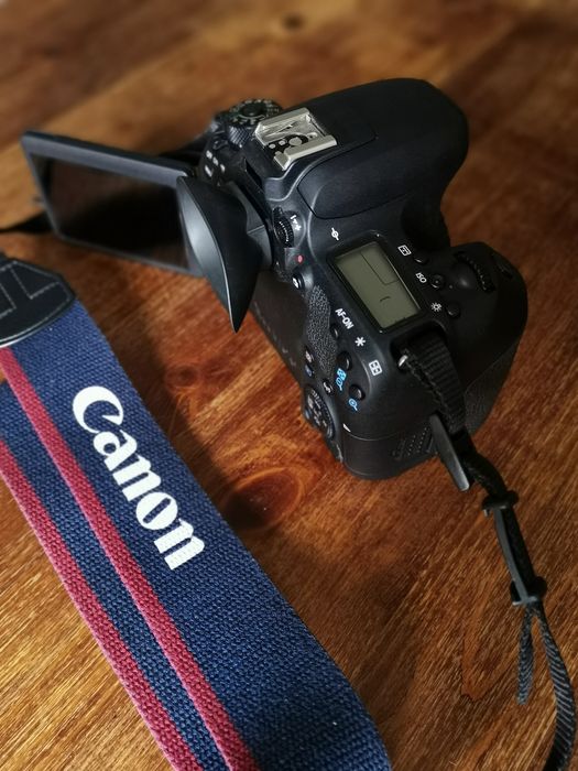 Body  Canon Eos 77D  / 24Mpx