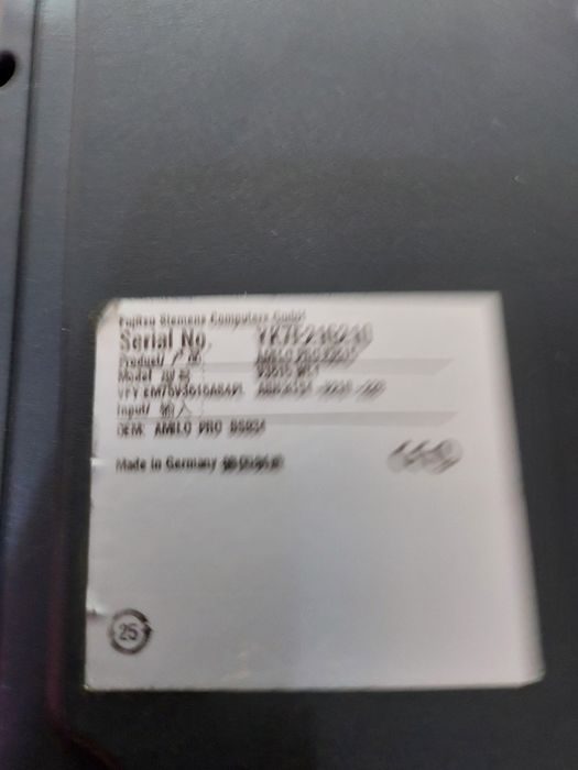 Na części laptop Fujitsu Siemens