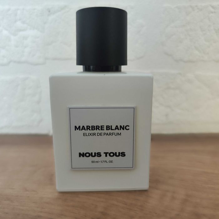 Nous Tous marble blanc