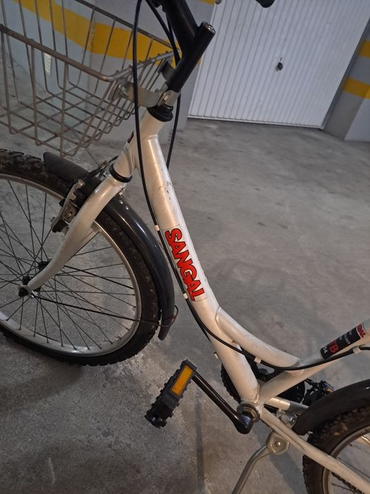 Vendo bicicleta de menina ou senhora