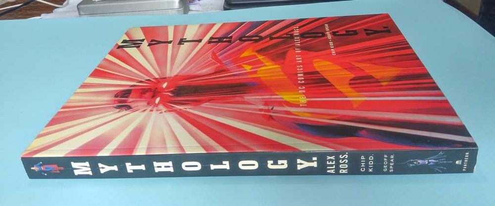 Mythology : The Dc Comics Art Of Alex Ross - 320 páginas, ilustrado.