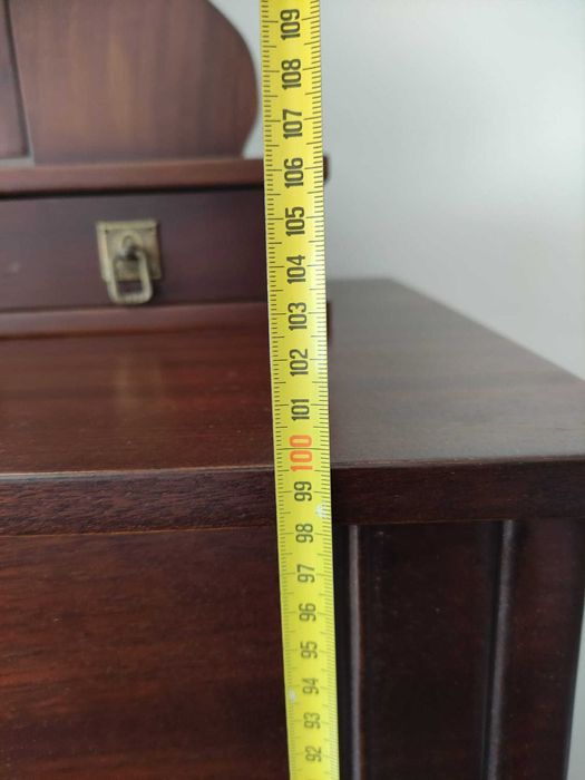 Cómoda Vintage em Madeira com Espelho Destacável – Elegância Clássica